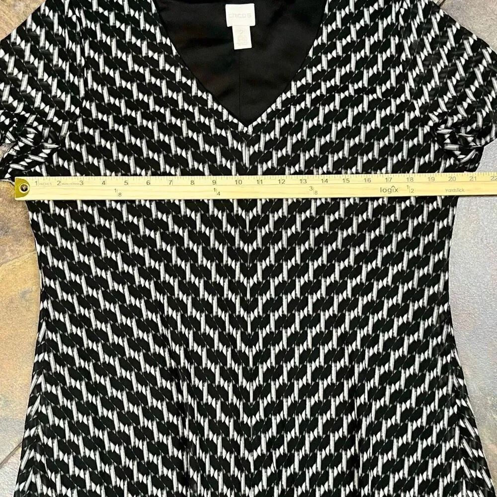 Chico’s Black and White Short Sleeve V-neck Maxi Dress 2 12 - Picture 3 of 9
